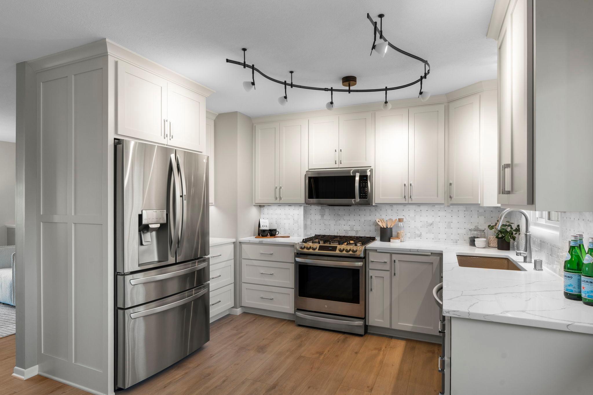 24-web-or-mls-10604 32nd Ave N-236.jpg