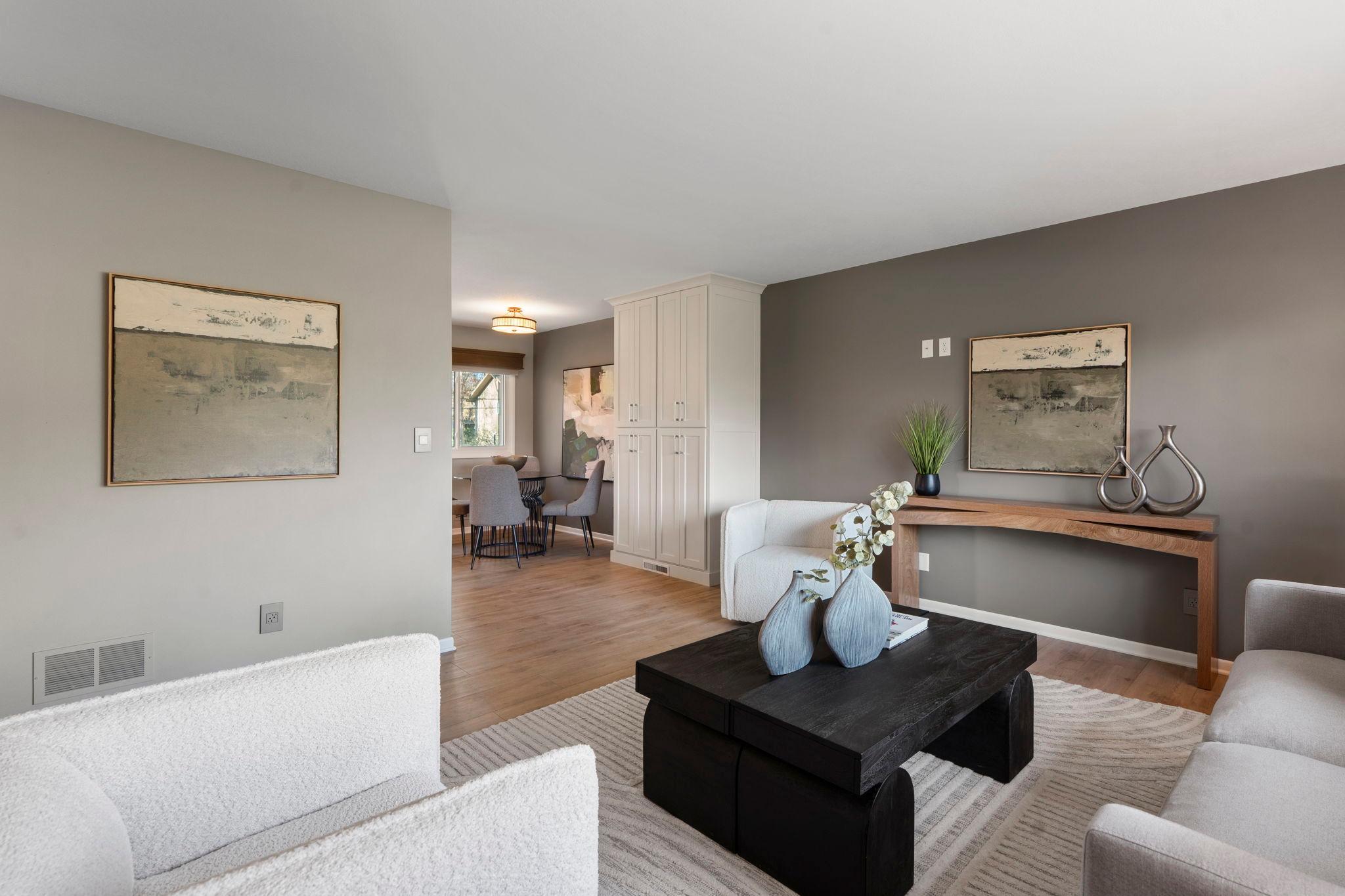 18-web-or-mls-10604 32nd Ave N-201.jpg