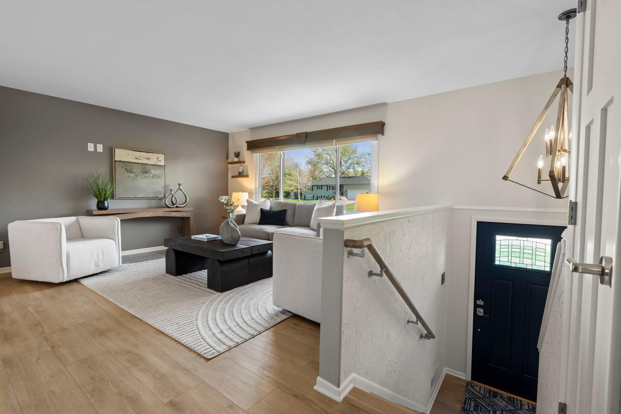 15-web-or-mls-10604 32nd Ave N-301.jpg