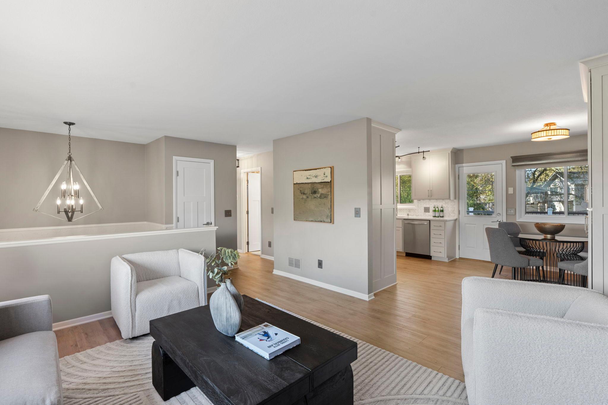 19-web-or-mls-10604 32nd Ave N-206.jpg