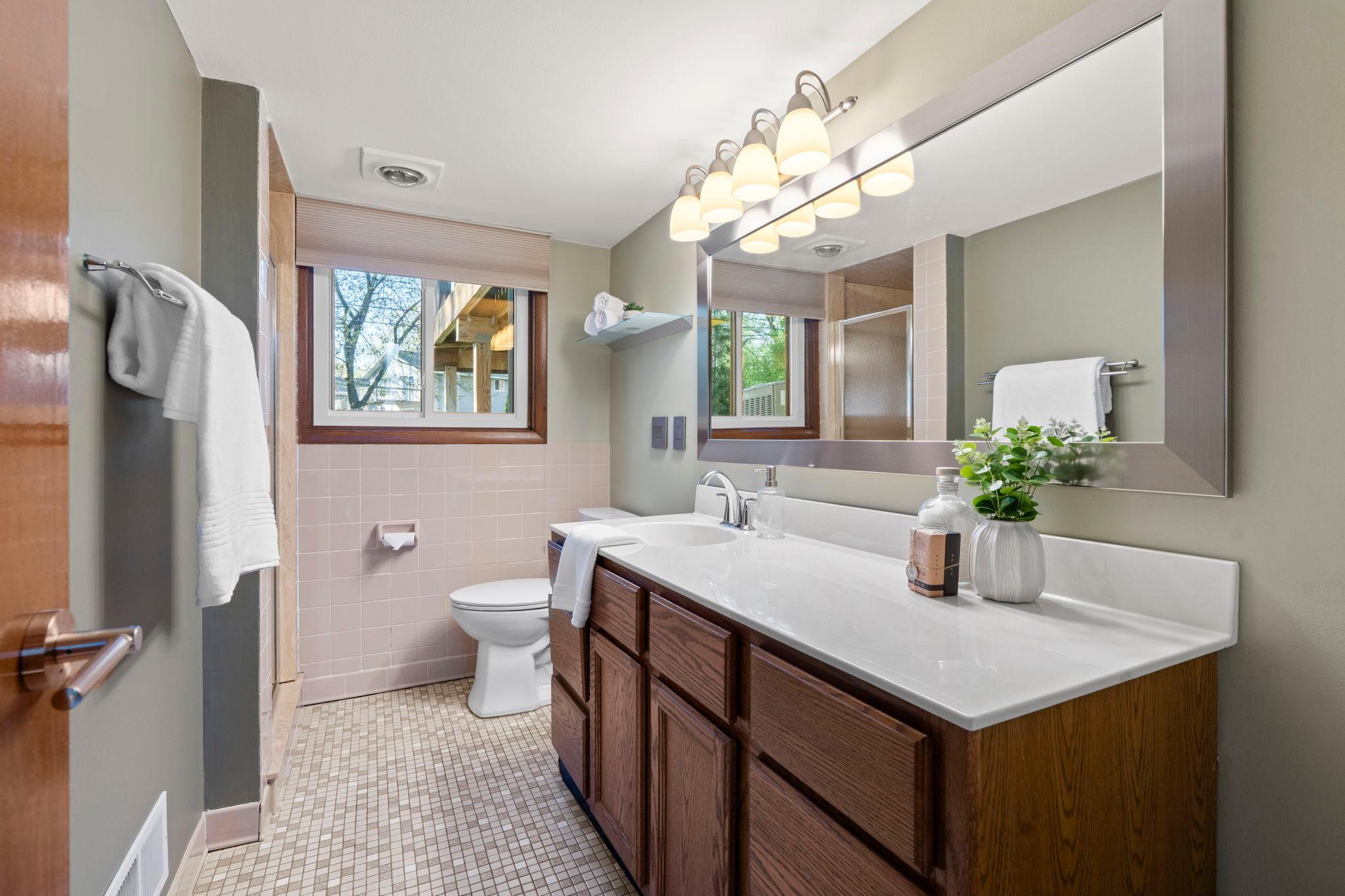 46-web-or-mls-10604 32nd Ave N-346.jpg