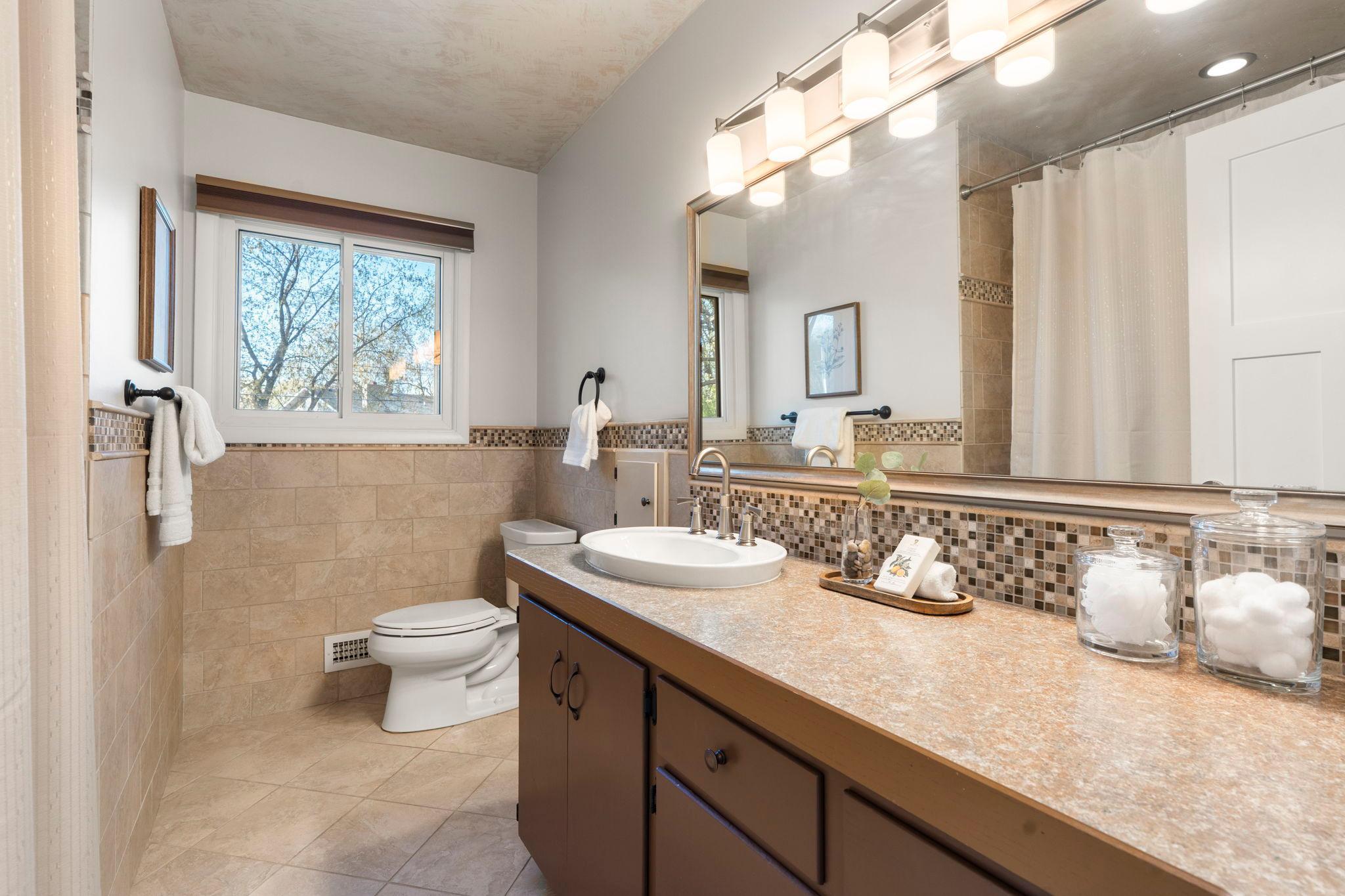 33-web-or-mls-10604 32nd Ave N-291.jpg