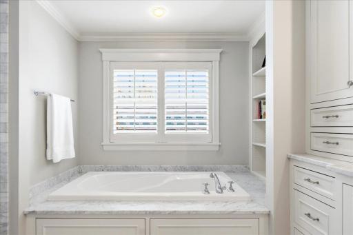 5204 Glengarry Parkway, Minneapolis, MN 55436