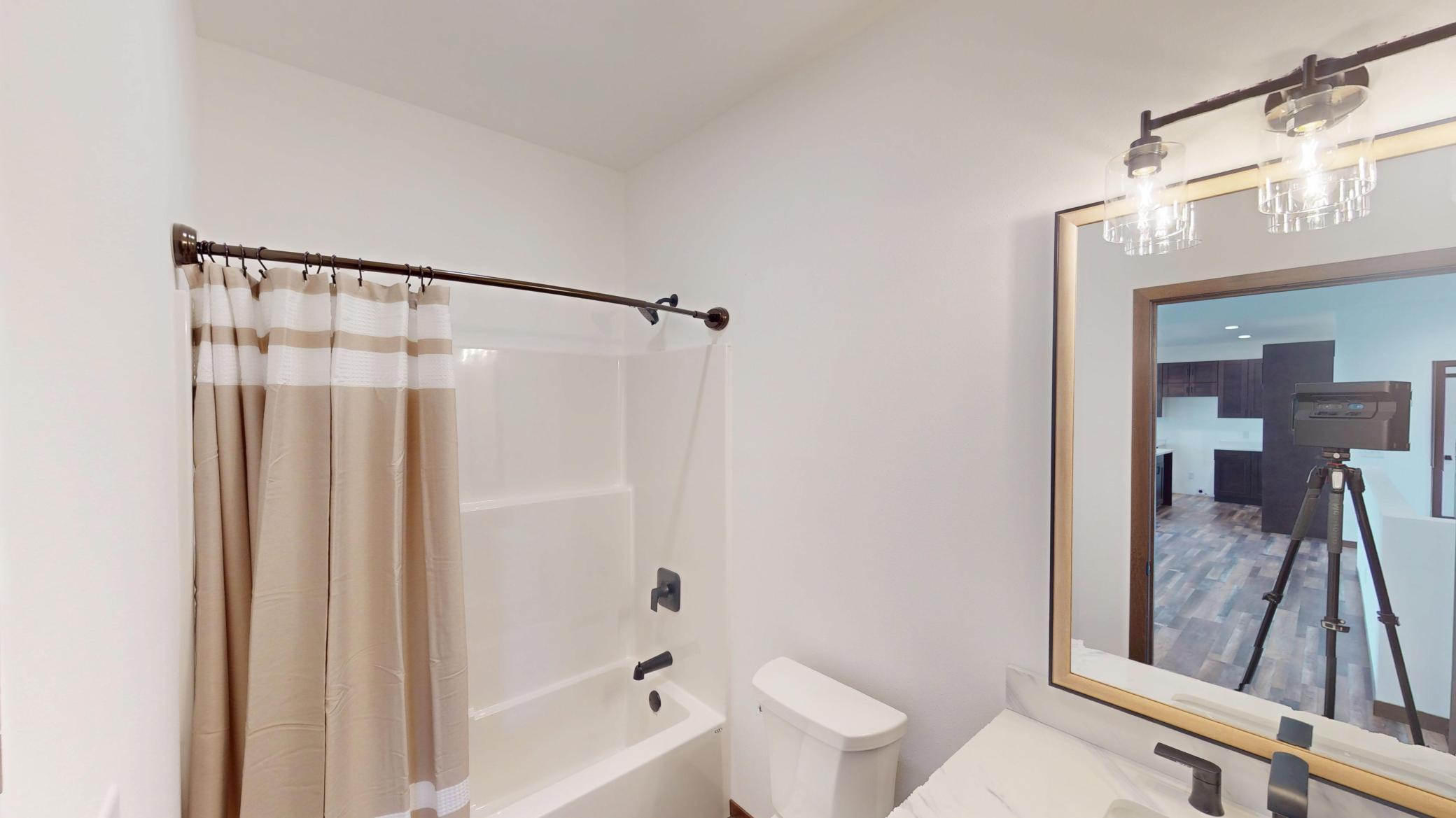 2ndBath.jpg