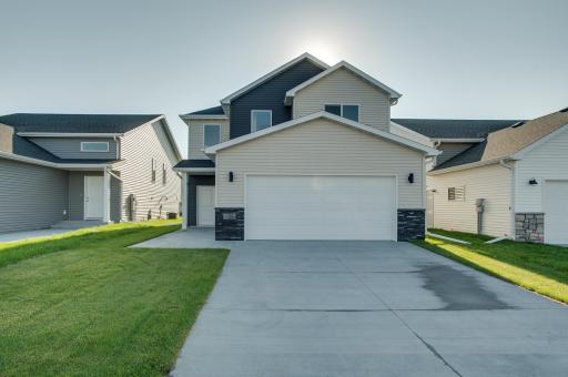 6726 Belding Drive S, Fargo, ND 58104
