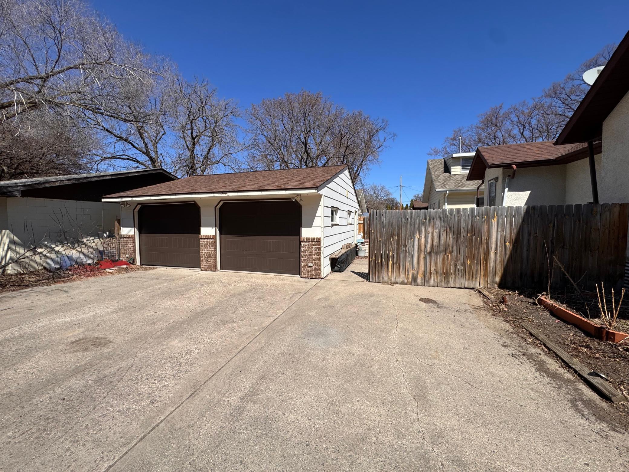 2-car Detached Garage