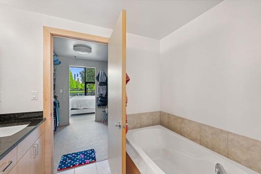 215 10th Avenue S, 112, Minneapolis, MN 55415