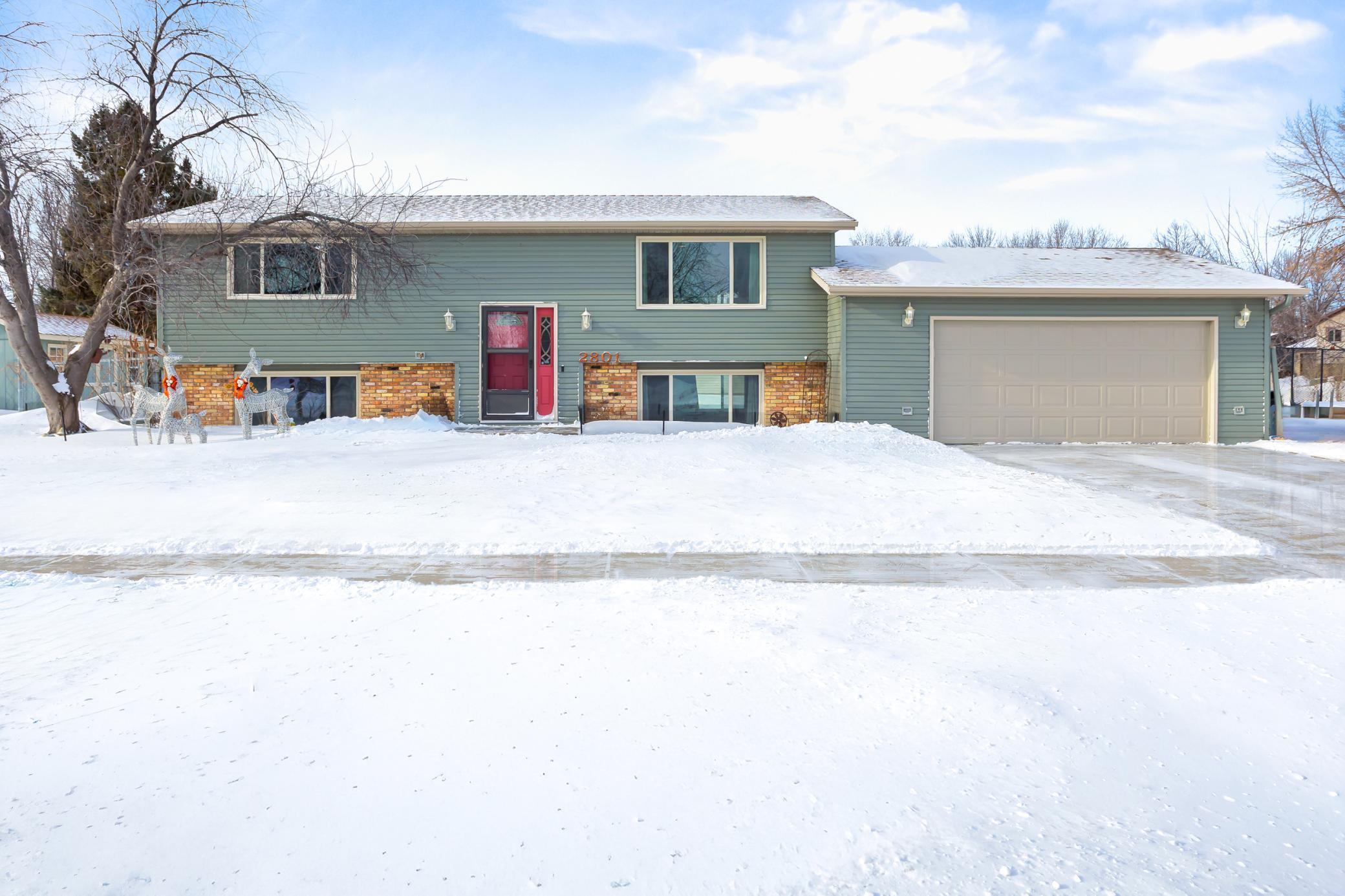 2801 22nd Street S, Fargo, ND 58103