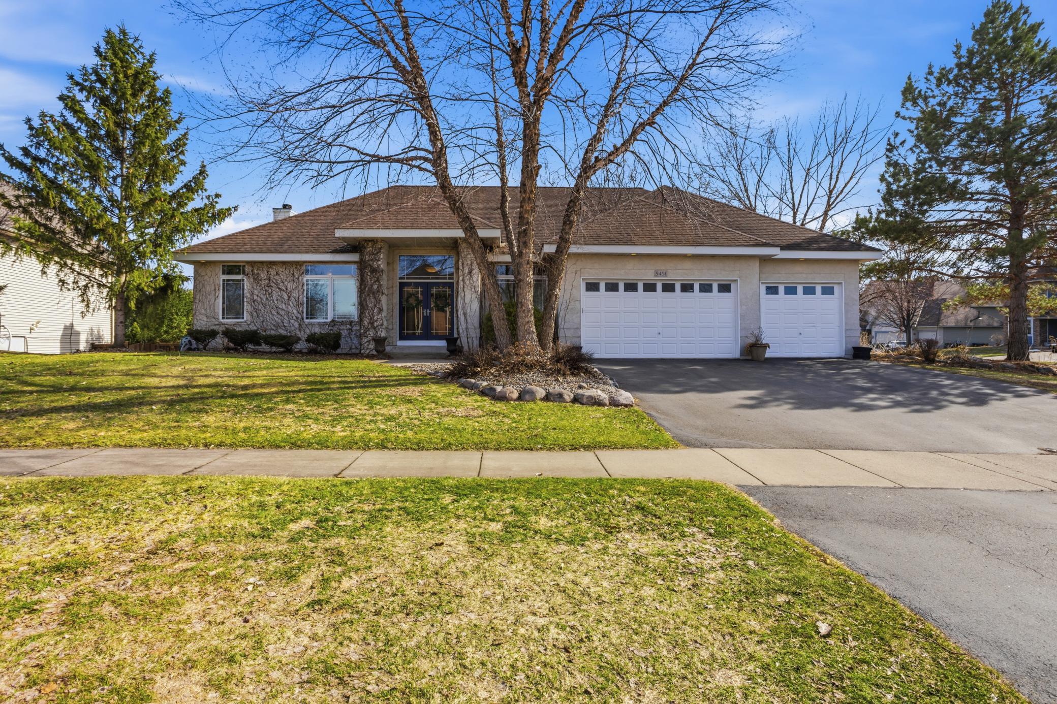 Welcome home to 9451 !38th Street W in the desirable Savage neighborhood of WOODHILL.