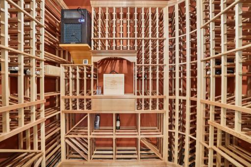 8x5 Wine lovers' dreamâdedicated cellar near bar and billiards.