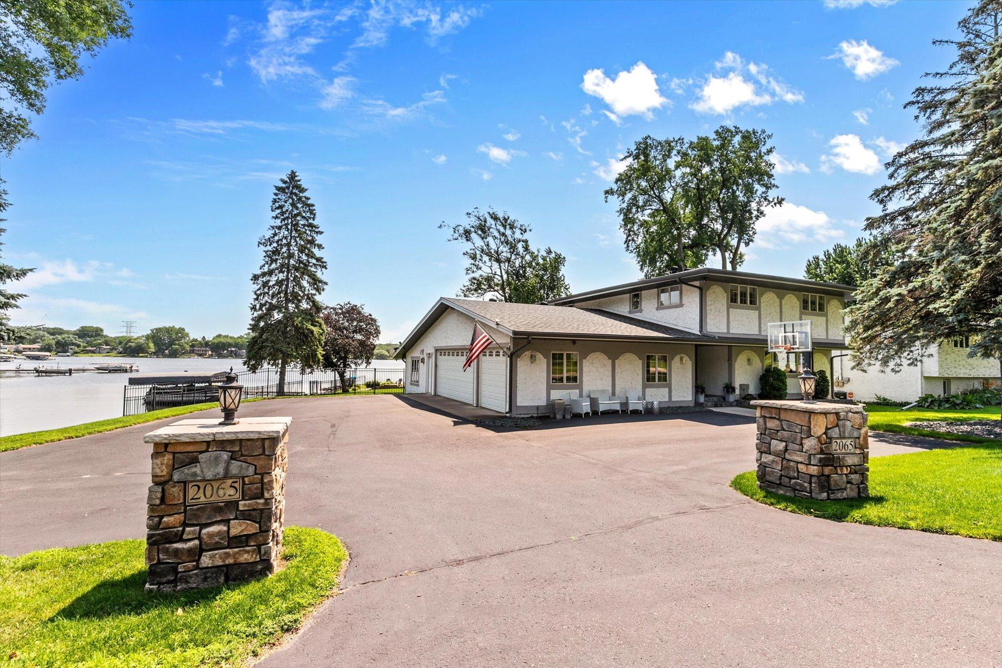 Nice entry with pillars that have lights and ample parking.