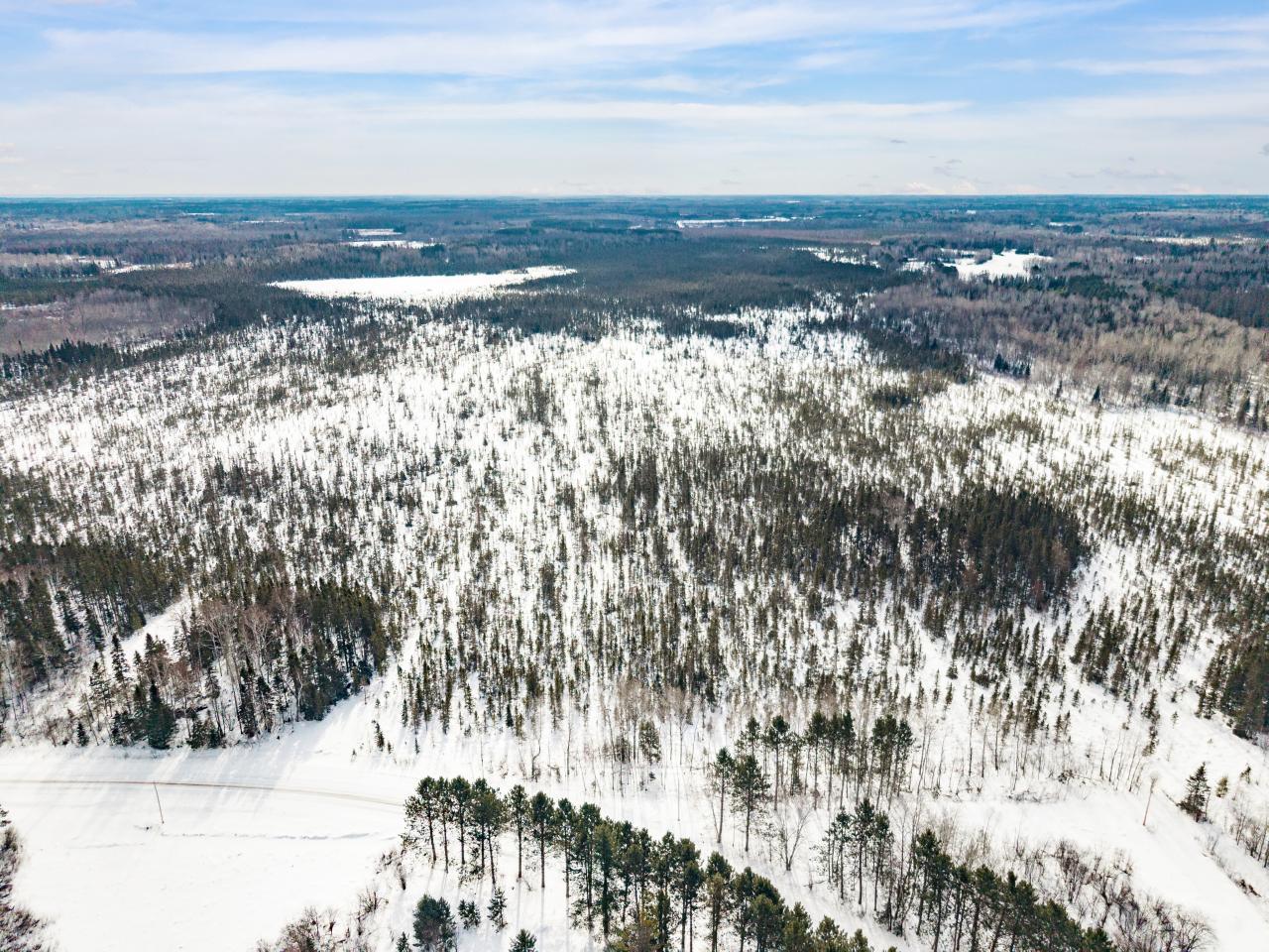 2712_Lund_Road_006.jpg