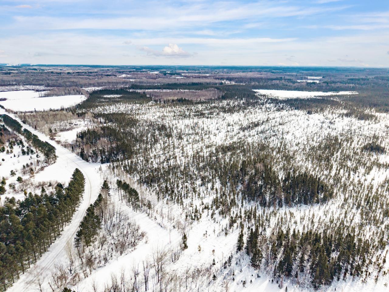 2712_Lund_Road_003.jpg