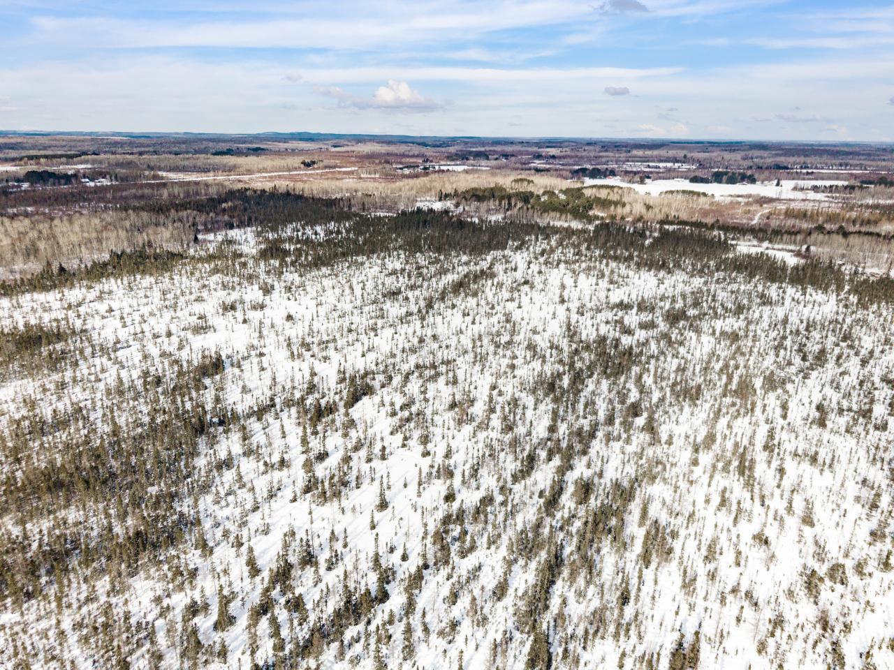 2712_Lund_Road_010.jpg