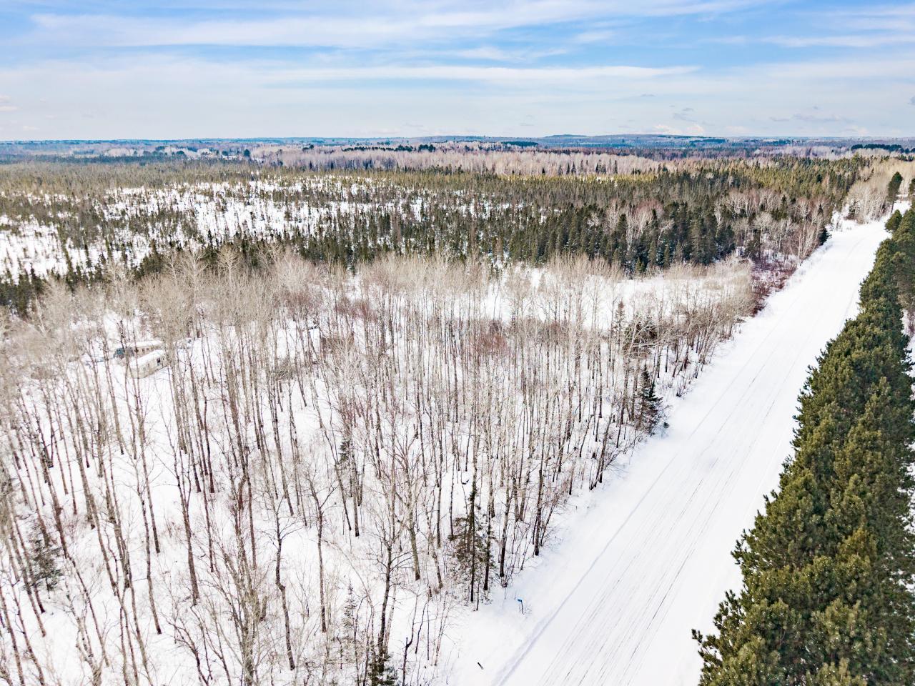 2712_Lund_Road_020.jpg