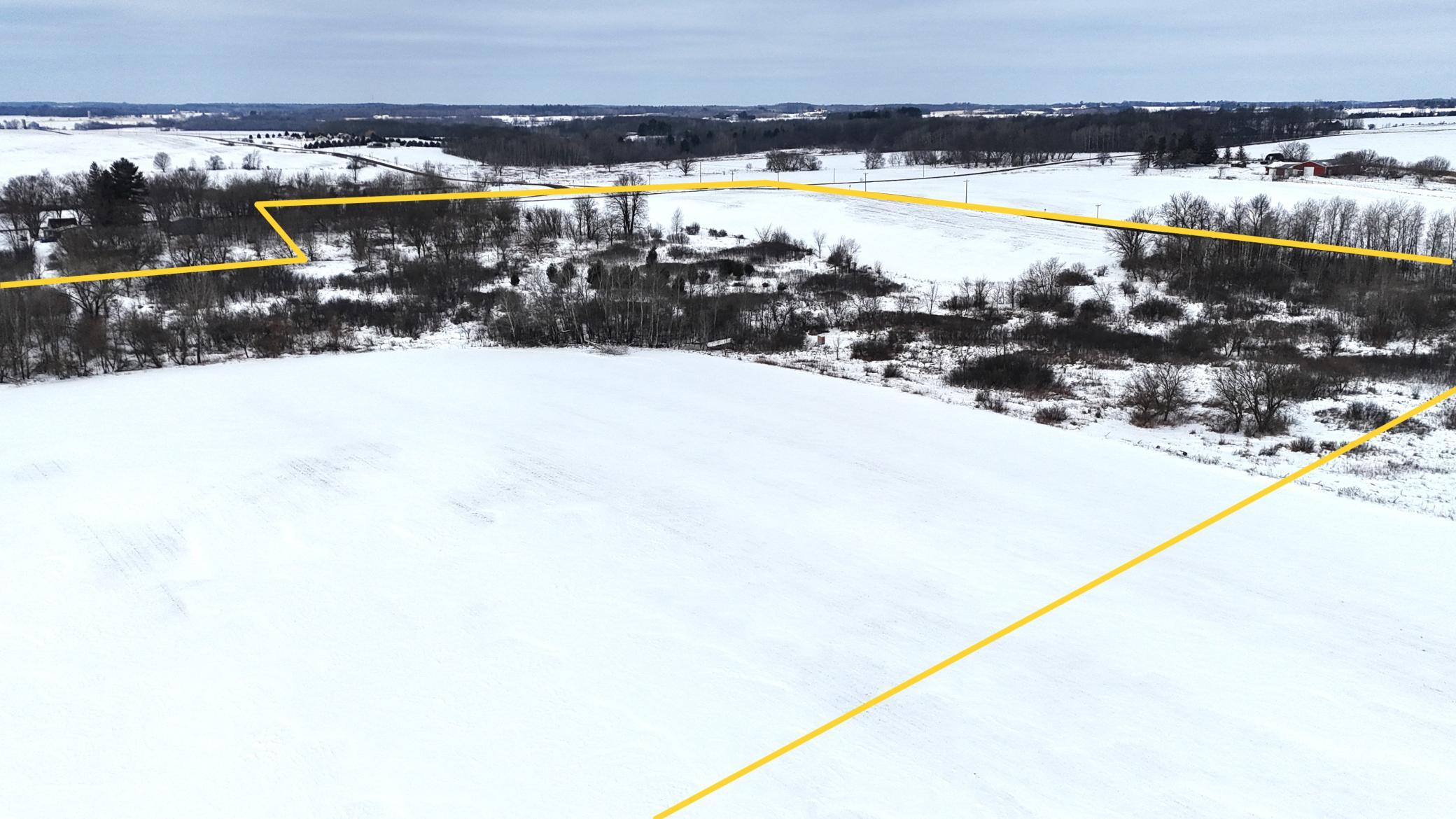 Photo 1 with approximate lot lines.JPG