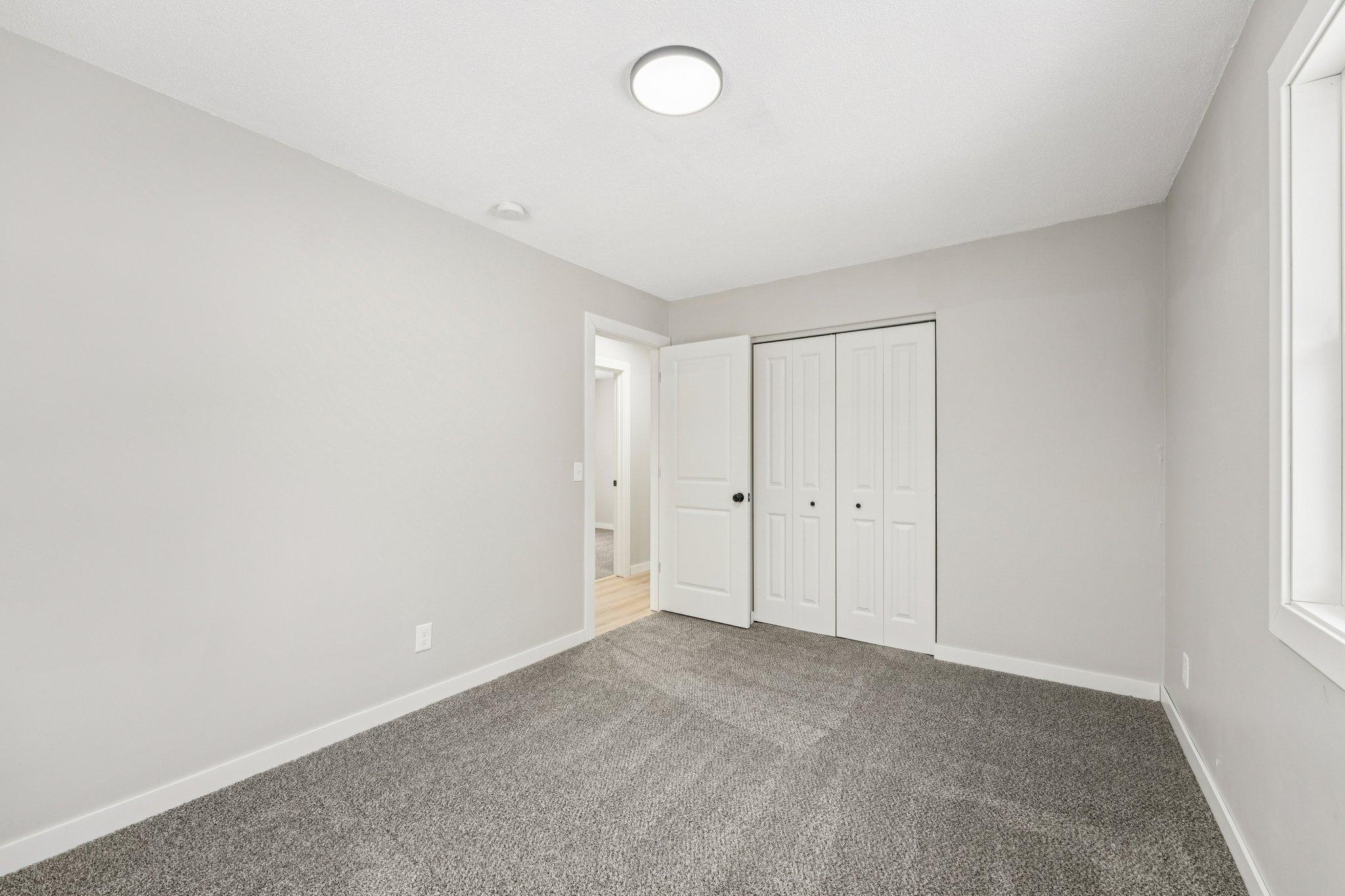 34-web-or-mls-Iceland Ave-S1601-030.jpg