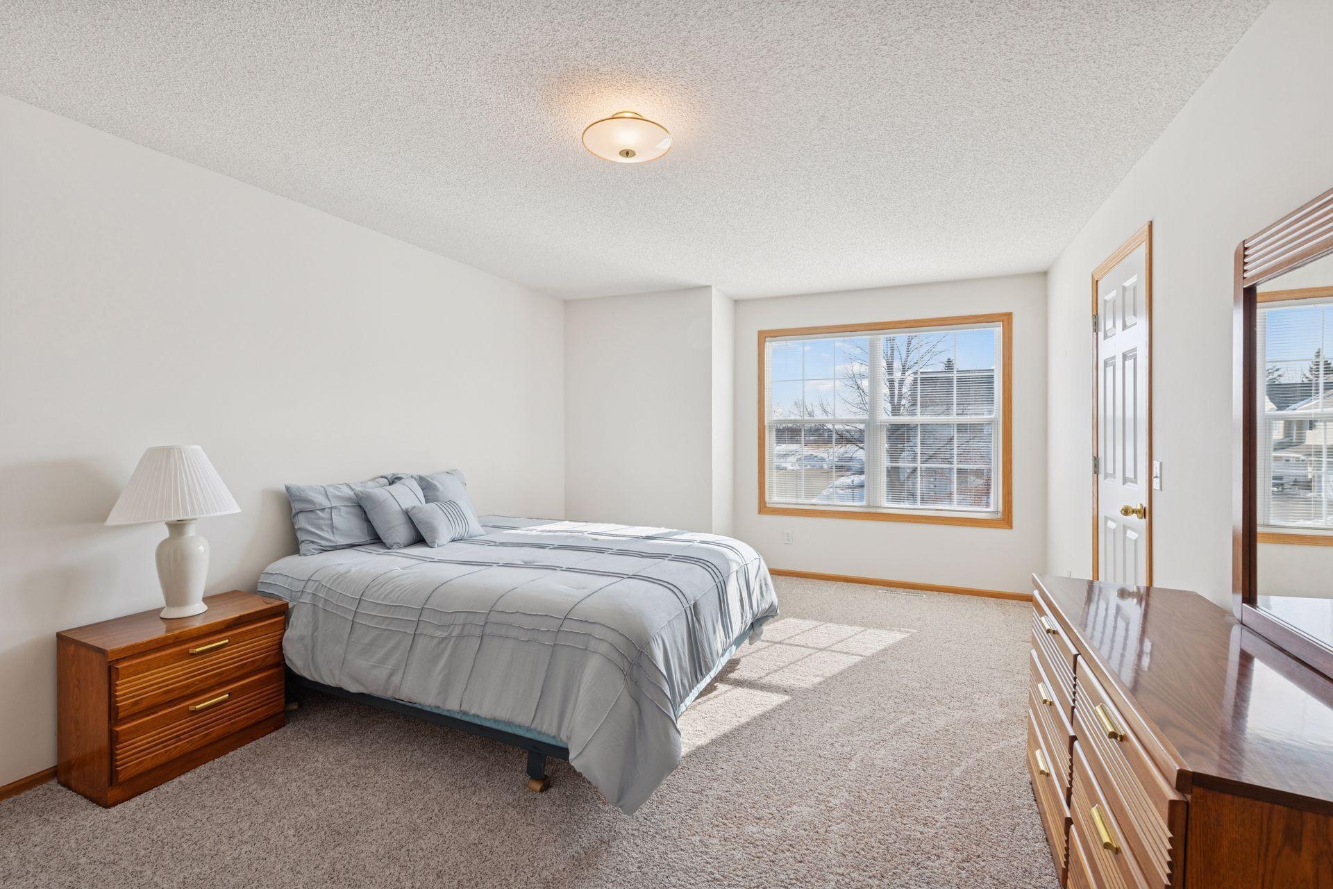 Very large junior bedroom upstairs with walk-in closet and pass-through to bathroom