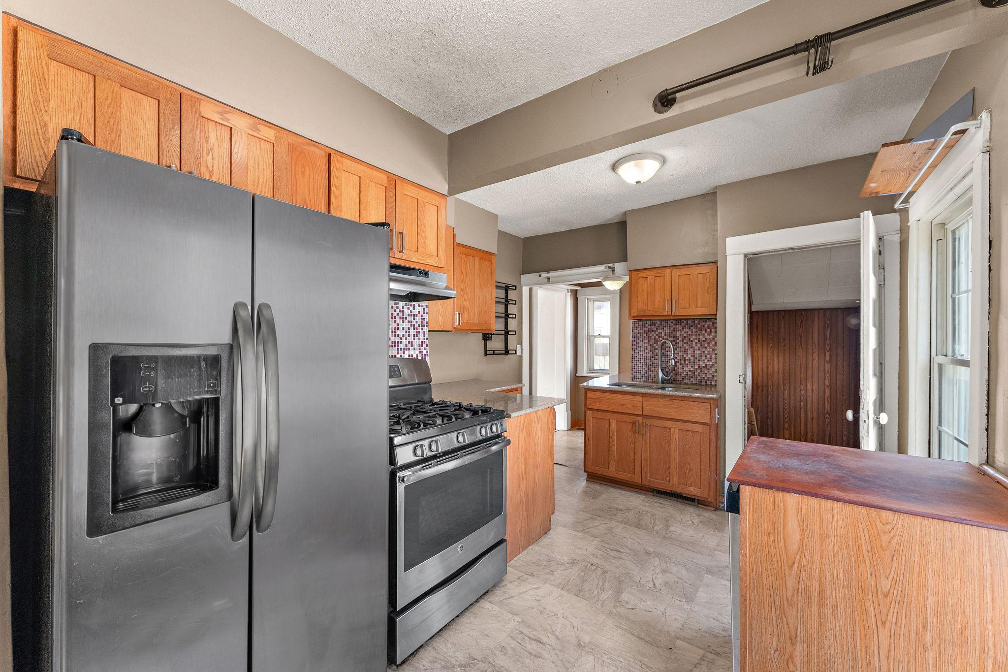 Kitchen with stacked tiles for backsplash