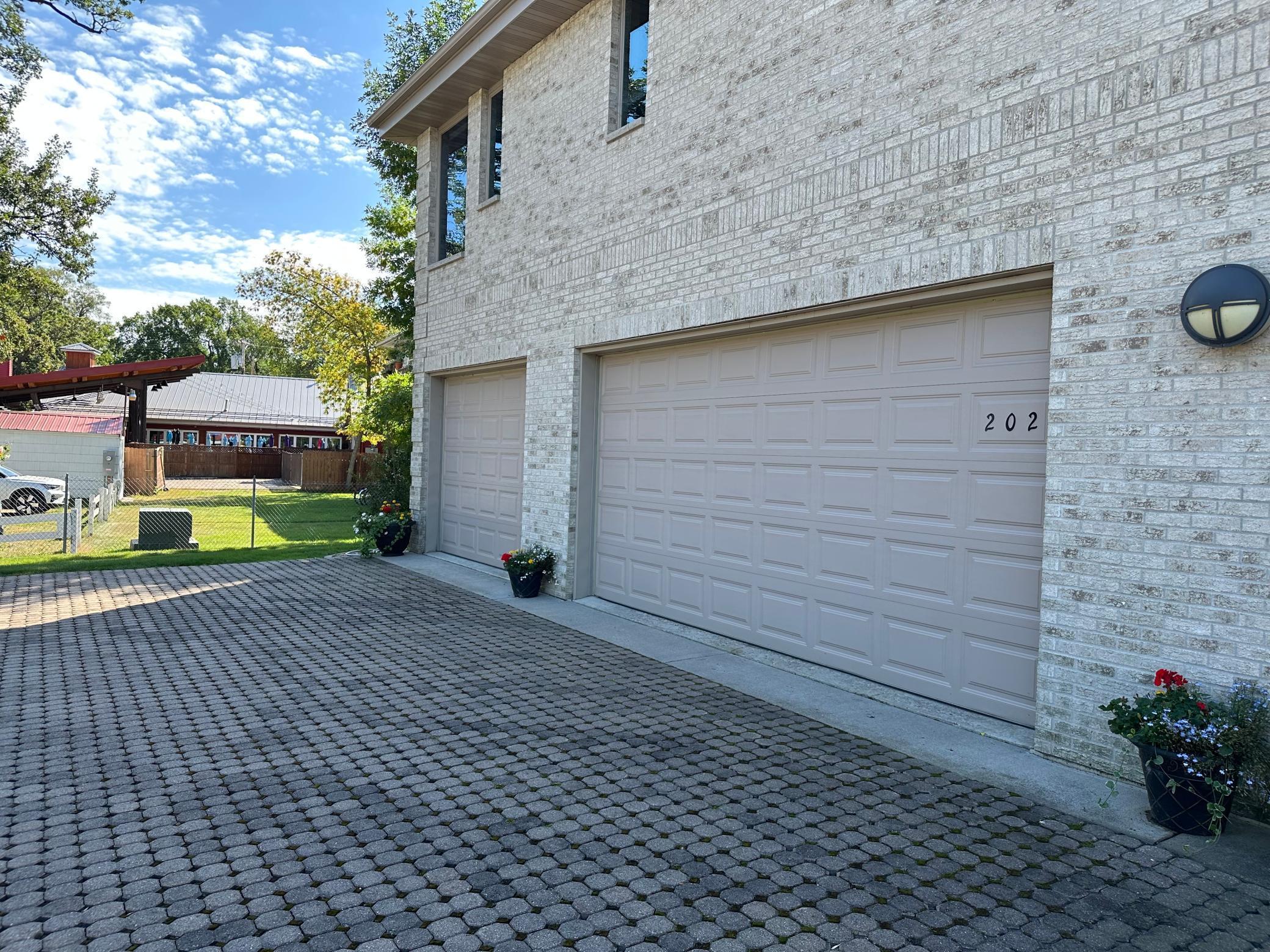 garages.jpg