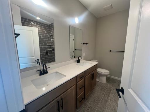 19239 101st Place - Passport Move-In Ready! Owner's Bathroom