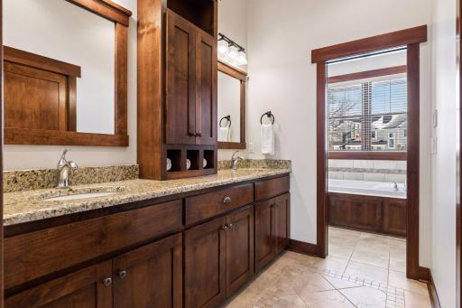 2655 Cottage Grove Place, Woodbury, MN 55129