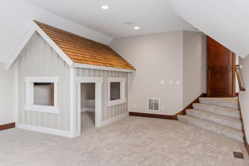 2655 Cottage Grove Place, Woodbury, MN 55129