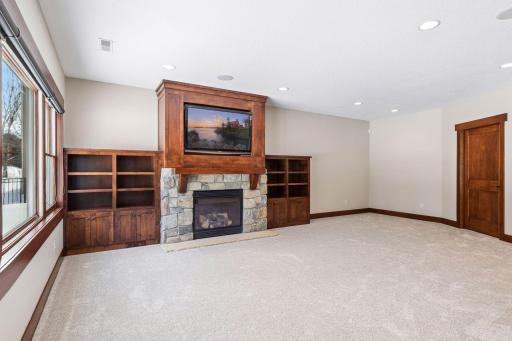 2655 Cottage Grove Place, Woodbury, MN 55129
