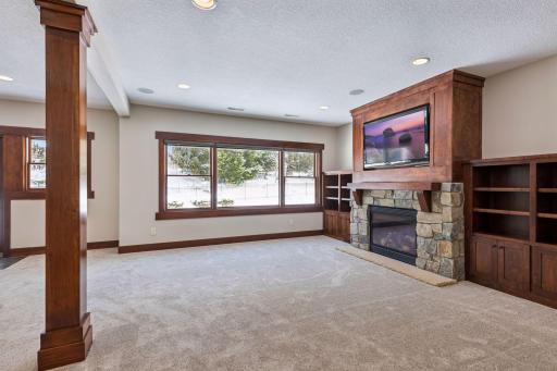 2655 Cottage Grove Place, Woodbury, MN 55129