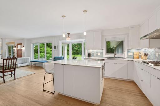 New kitchen with Viking range, warming drawer and more!