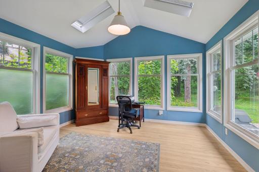 Did someone say "Studio"? Natural light from above and 3 sides!!