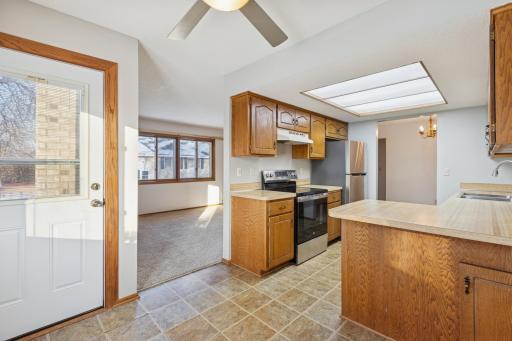 Kitchen walks out to deck