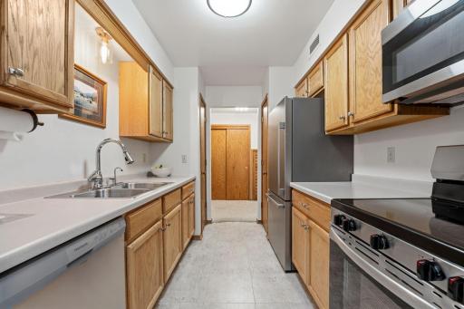 2220 Midland Grove Road, 112, Roseville, MN 55113