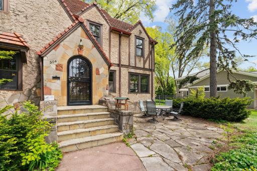 504 Mississippi River Boulevard S, Saint Paul, MN 55116