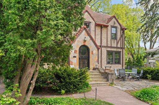 504 Mississippi River Boulevard S, Saint Paul, MN 55116