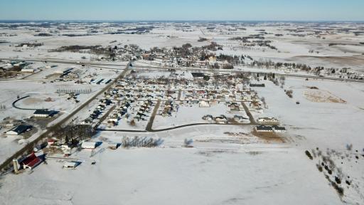 1013 E 4th Avenue SE, Freeport, MN 56336