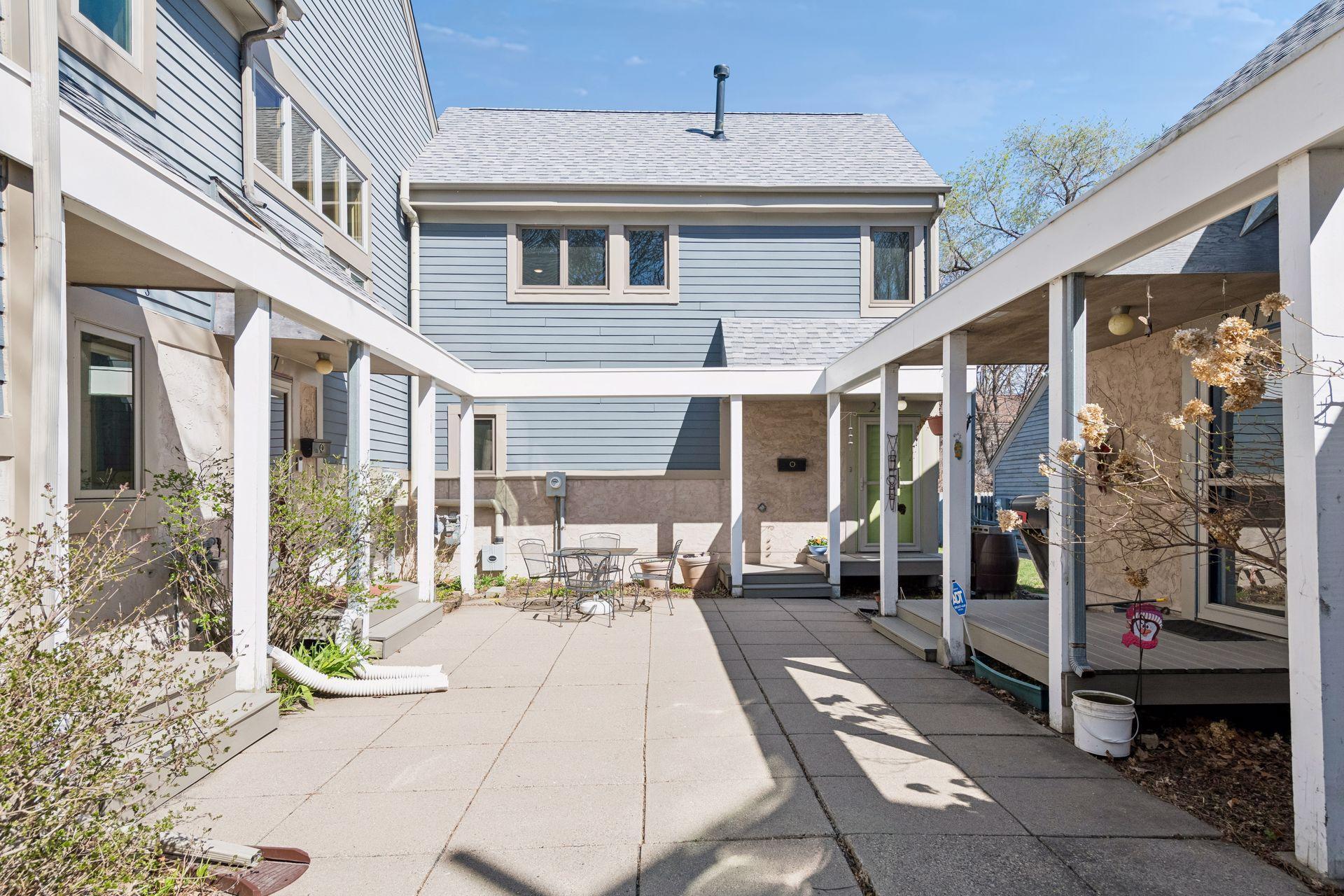 Lovely common courtyard area