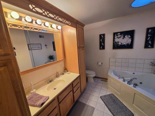 807 8th Street SW, Pipestone, MN 56164