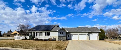 807 8th Street SW, Pipestone, MN 56164