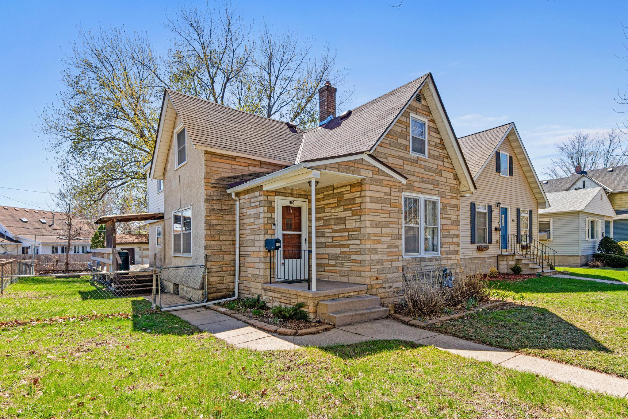 Welcome to 900 Scheffer Ave!