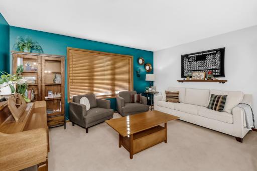 Spacious livingroom overlooks a lovely backyard