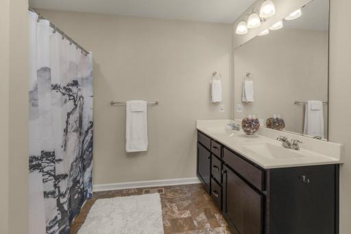 8720 Granite Circle, Woodbury, MN 55129