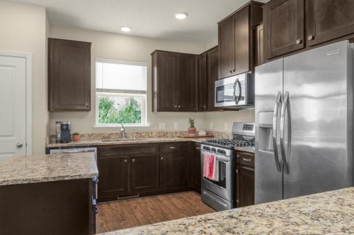8720 Granite Circle, Woodbury, MN 55129