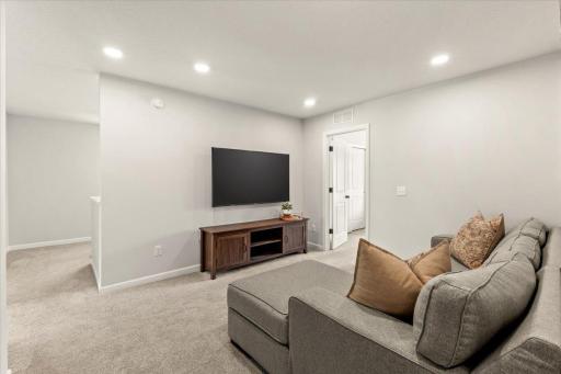 5121 Coronado Drive, Woodbury, MN 55129