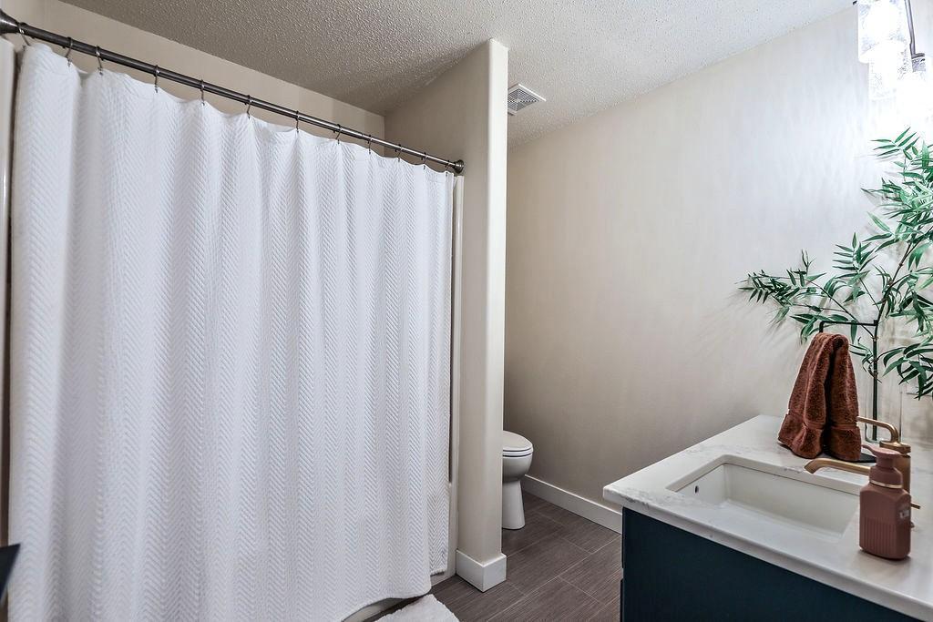 Upper level bathroom