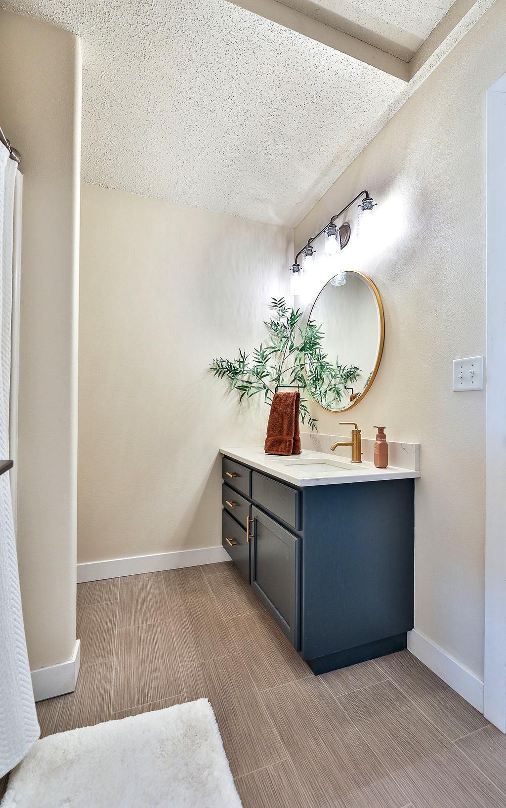 Upper level bathroom