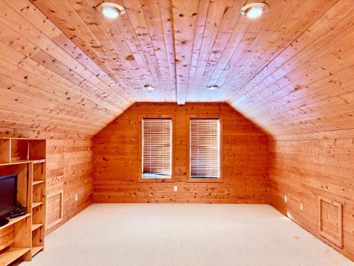 Large loft area- possible extra bedroom