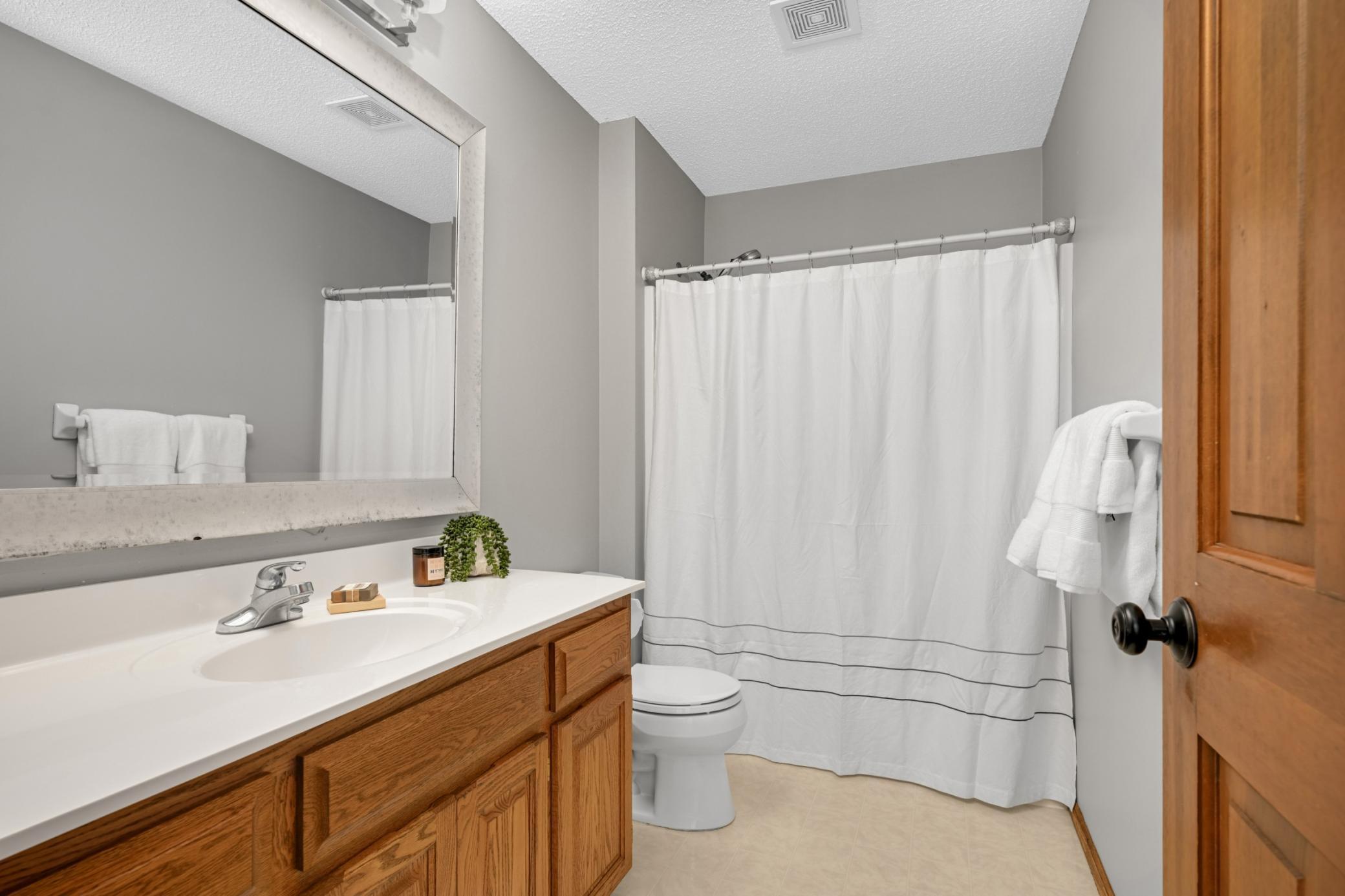 Upper level full bathroom