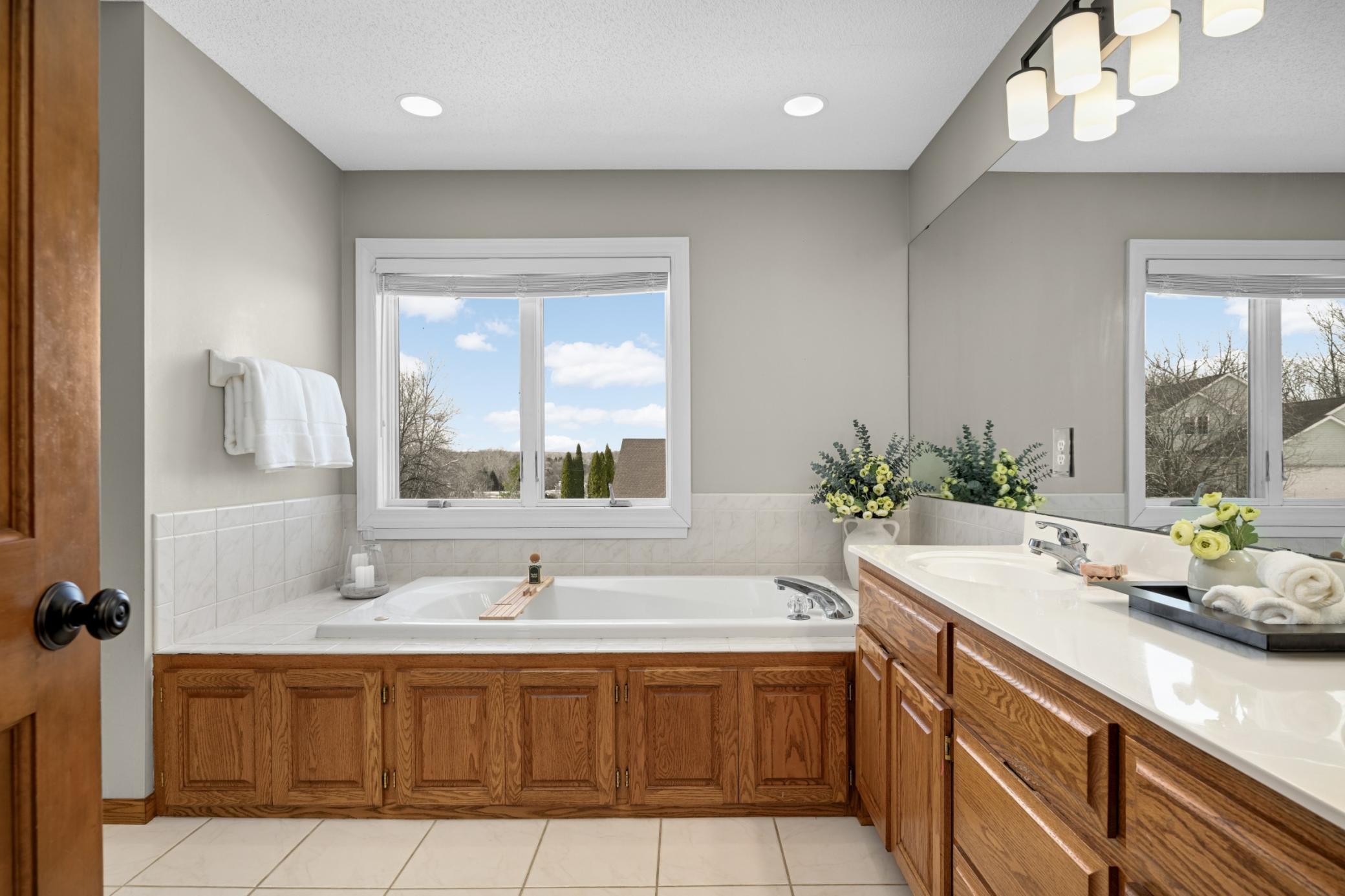 Primary en-suite with double sinks and jetted soaking tub