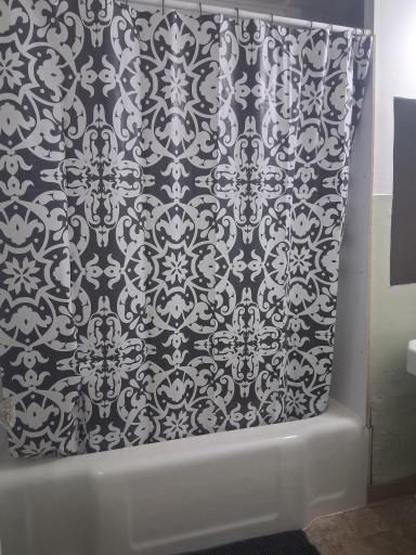 Apartment 3 -Tub/Shower